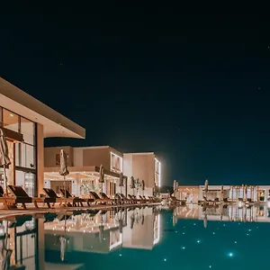 Unique Blue! And Adults Only 5*, Καρτερός Ελλάδα
